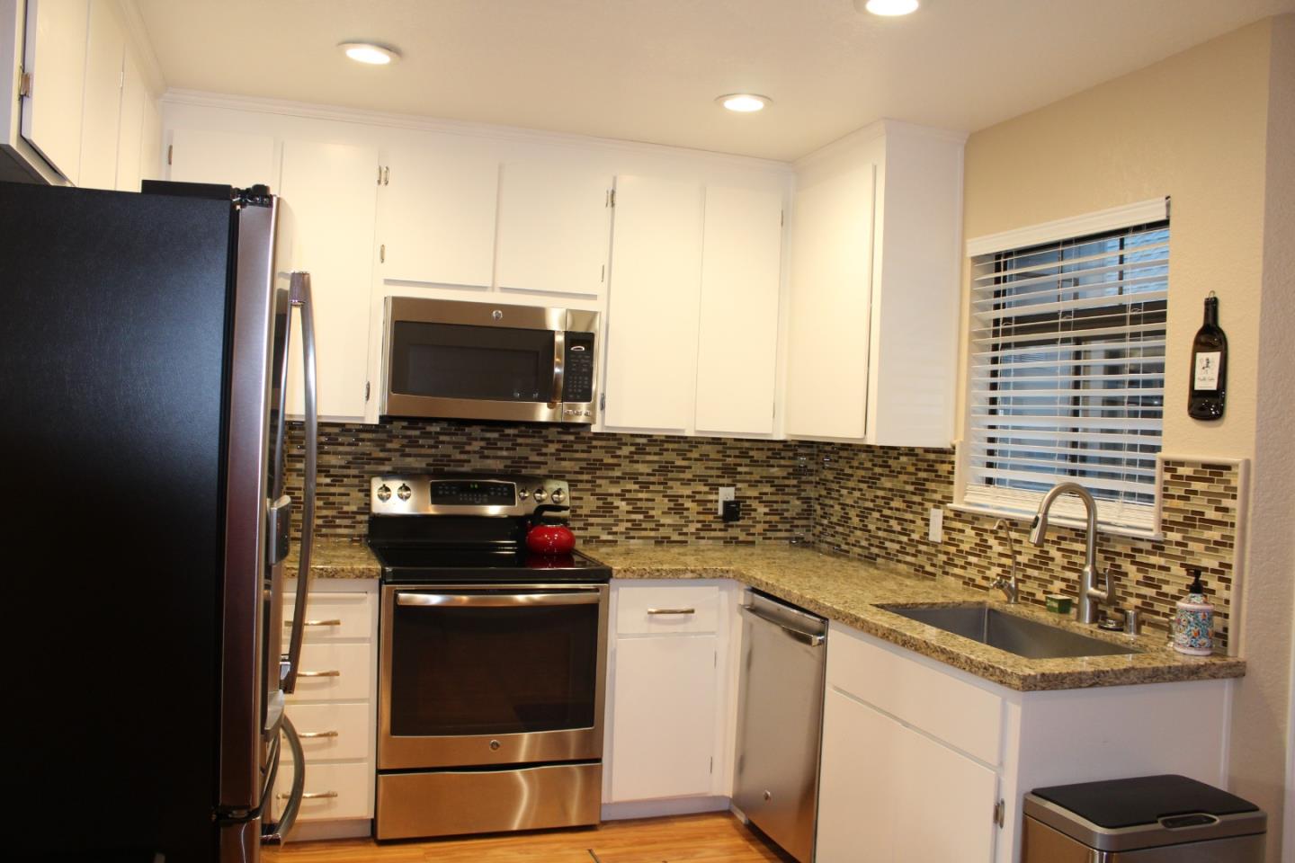 Detail Gallery Image 6 of 25 For 101 Gibson Dr #7,  Hollister,  CA 95023 - 2 Beds | 1/1 Baths