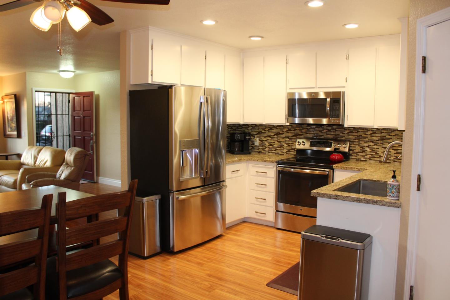 Detail Gallery Image 9 of 25 For 101 Gibson Dr #7,  Hollister,  CA 95023 - 2 Beds | 1/1 Baths