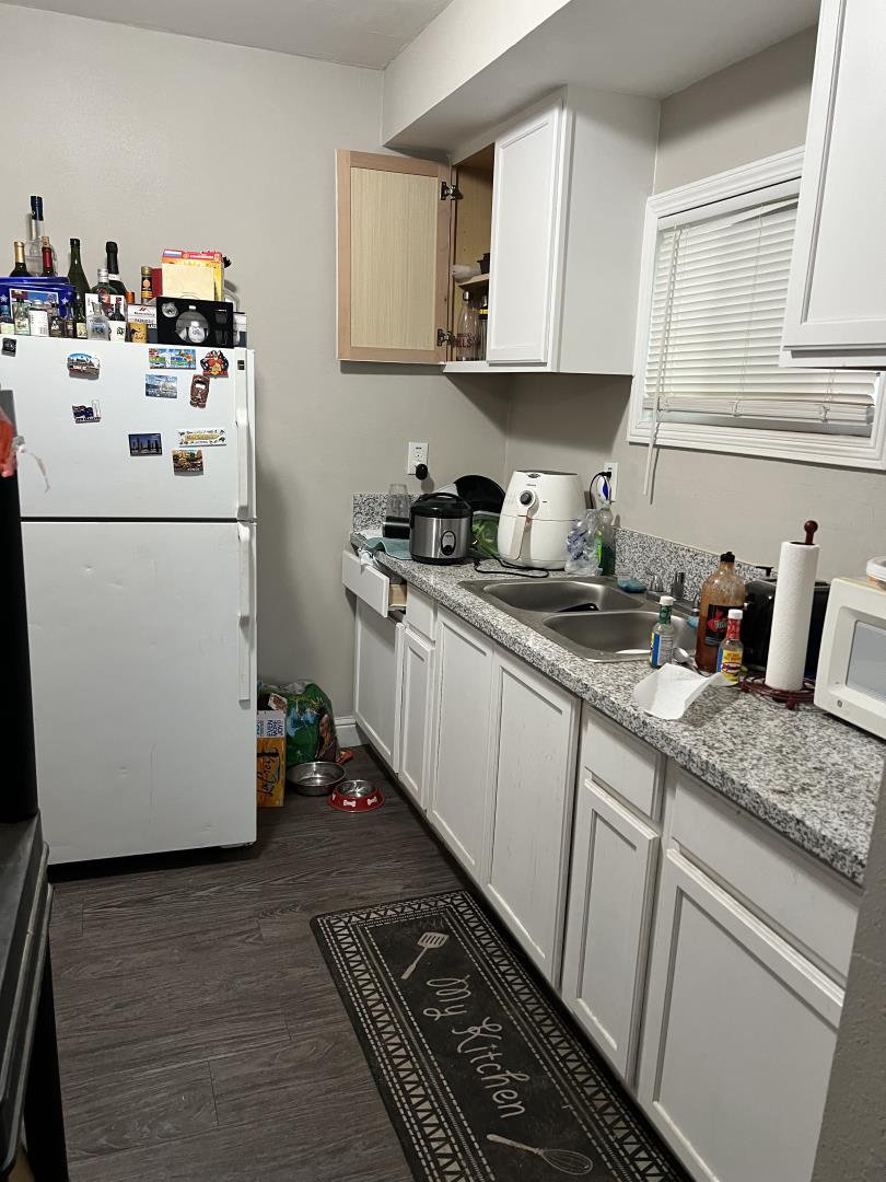 Detail Gallery Image 3 of 10 For 3231 E Townsend, Fresno,  CA 93702 - 2 Beds | 1 Baths