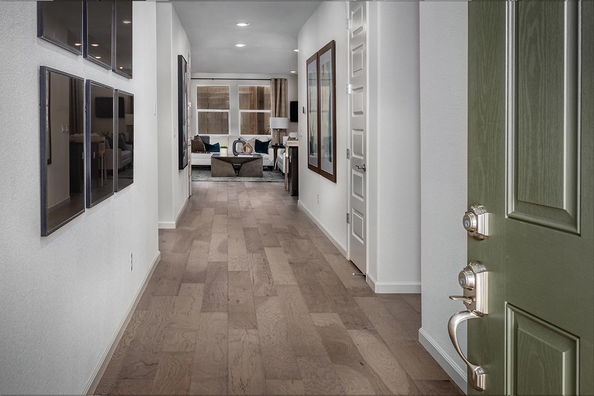 Detail Gallery Image 2 of 12 For 1901 Amaryllis Dr, Hollister,  CA 95023 - 3 Beds | 2 Baths