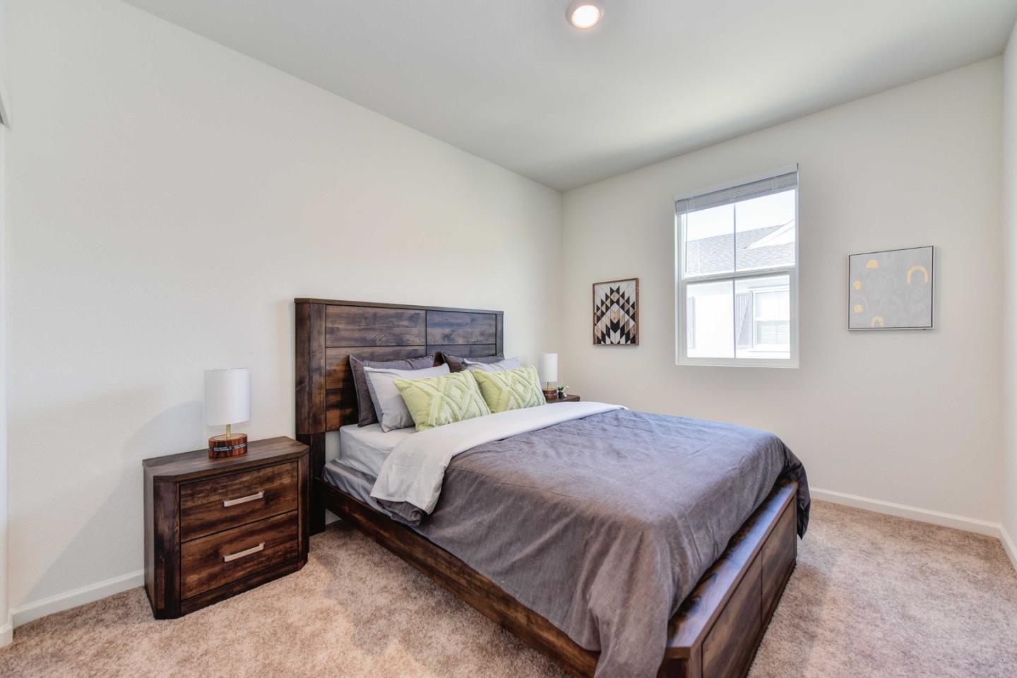 Detail Gallery Image 10 of 19 For 3304 Sunny Gate Ln, Folsom,  CA 95630 - 3 Beds | 2/1 Baths