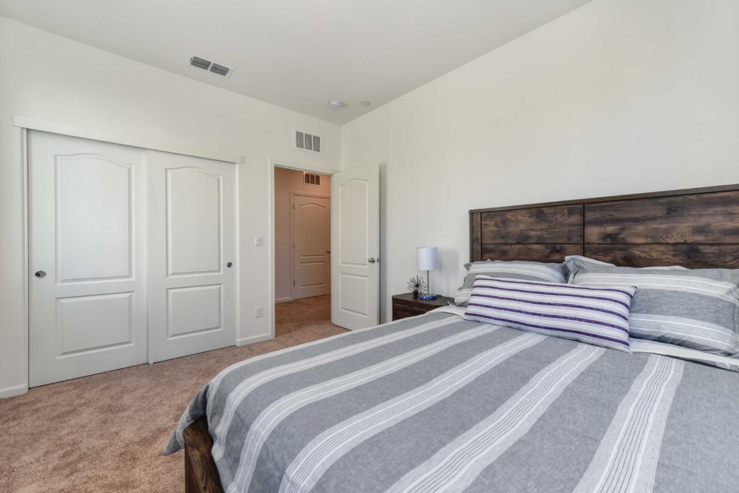 Detail Gallery Image 11 of 19 For 3304 Sunny Gate Ln, Folsom,  CA 95630 - 3 Beds | 2/1 Baths