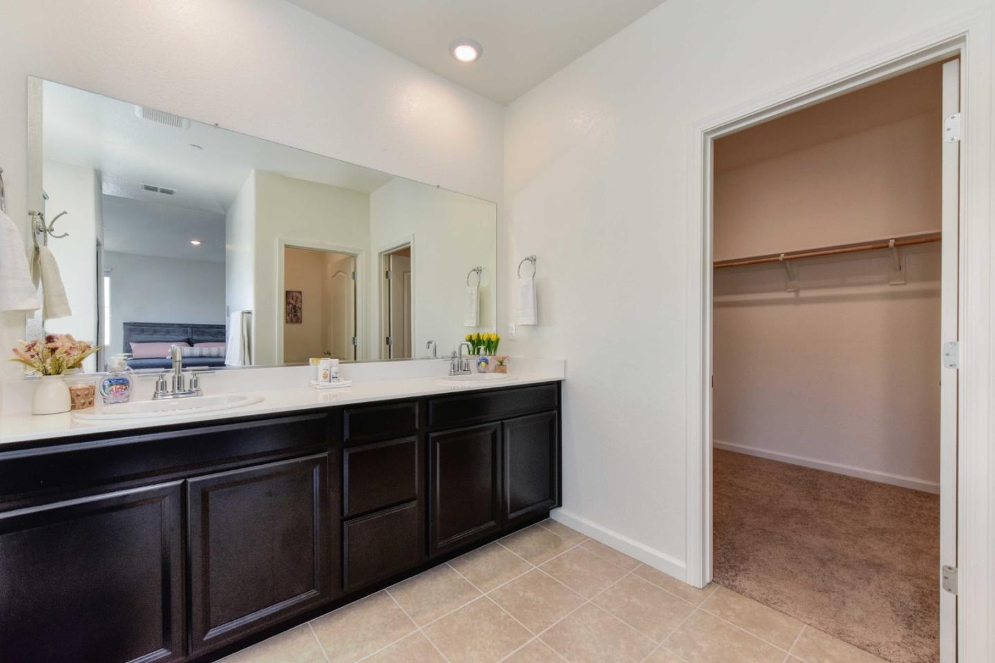 Detail Gallery Image 15 of 19 For 3304 Sunny Gate Ln, Folsom,  CA 95630 - 3 Beds | 2/1 Baths