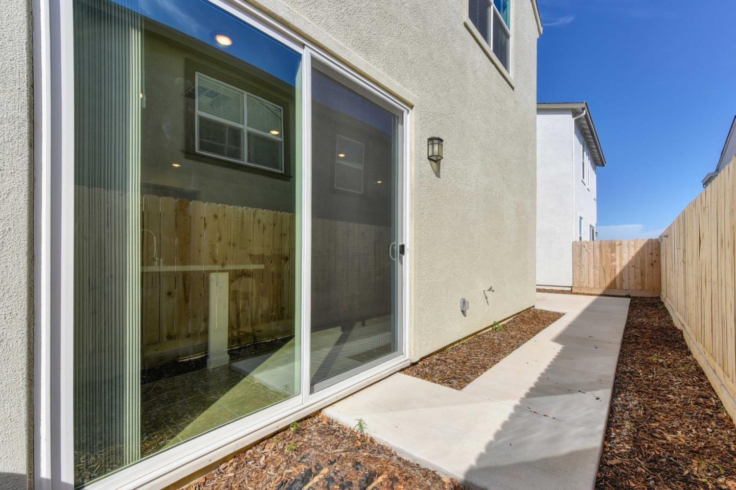 Detail Gallery Image 17 of 19 For 3304 Sunny Gate Ln, Folsom,  CA 95630 - 3 Beds | 2/1 Baths