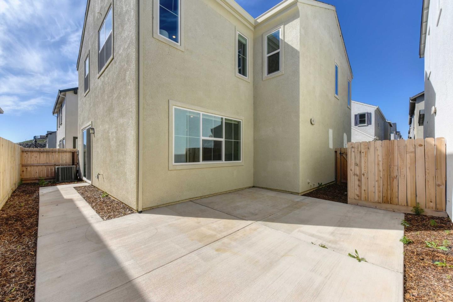 Detail Gallery Image 18 of 19 For 3304 Sunny Gate Ln, Folsom,  CA 95630 - 3 Beds | 2/1 Baths