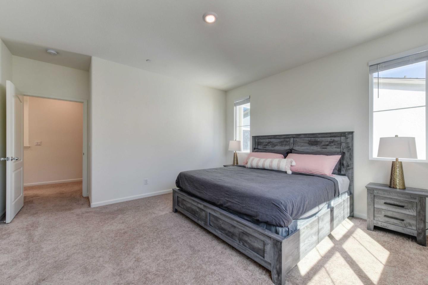 Detail Gallery Image 8 of 19 For 3304 Sunny Gate Ln, Folsom,  CA 95630 - 3 Beds | 2/1 Baths