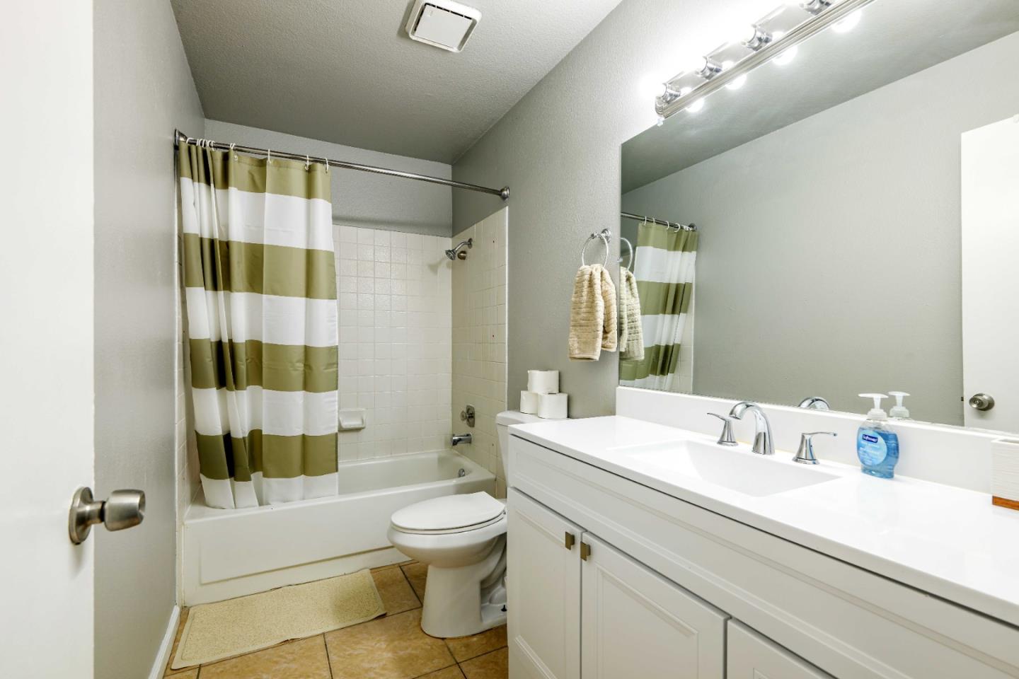 Detail Gallery Image 15 of 23 For 8617 Lodestone Cir, Elk Grove,  CA 95624 - 4 Beds | 2 Baths