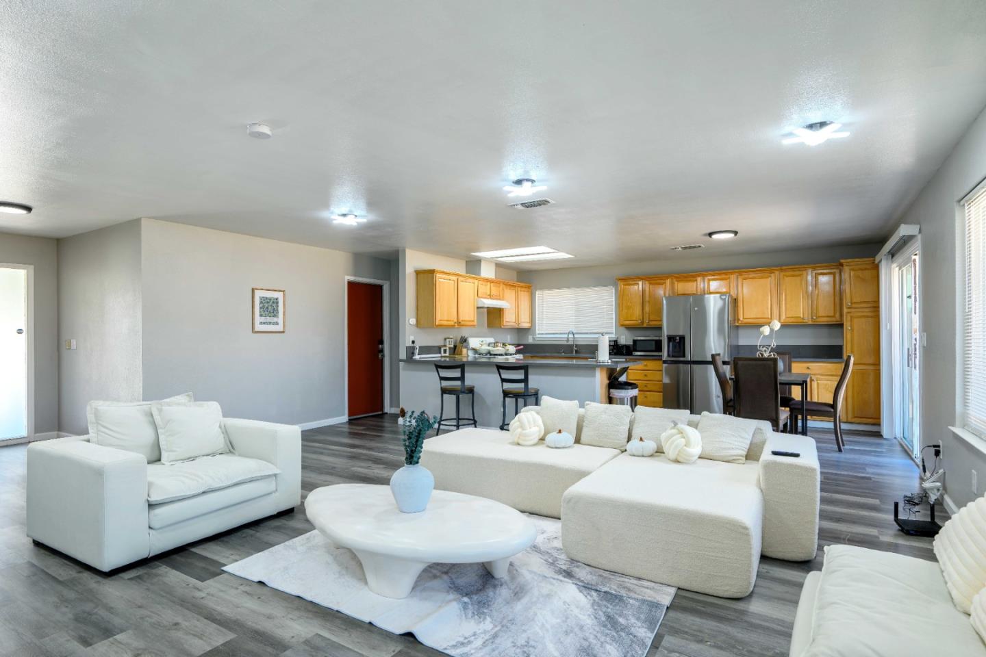 Detail Gallery Image 2 of 23 For 8617 Lodestone Cir, Elk Grove,  CA 95624 - 4 Beds | 2 Baths