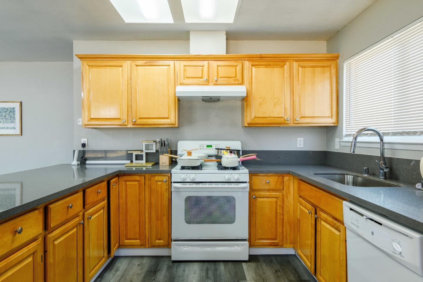 Detail Gallery Image 6 of 23 For 8617 Lodestone Cir, Elk Grove,  CA 95624 - 4 Beds | 2 Baths