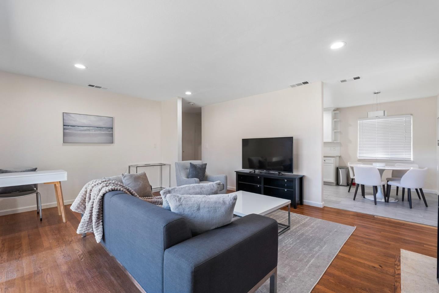 Detail Gallery Image 4 of 47 For 1376 Klamath Dr, San Jose,  CA 95130 - 4 Beds | 2 Baths