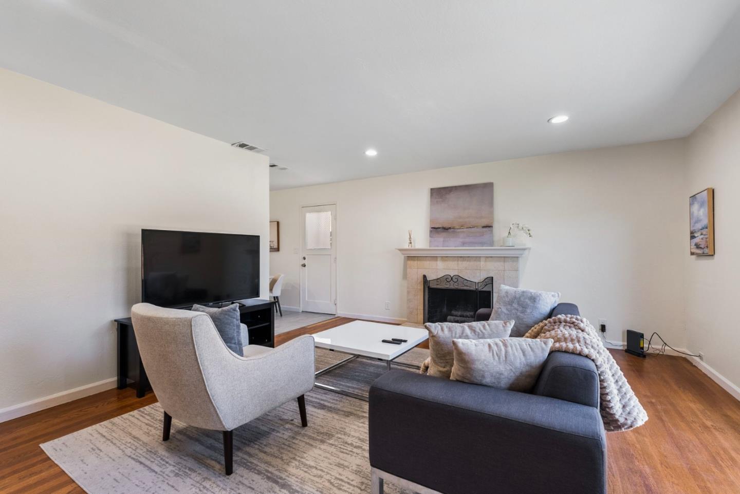 Detail Gallery Image 5 of 47 For 1376 Klamath Dr, San Jose,  CA 95130 - 4 Beds | 2 Baths
