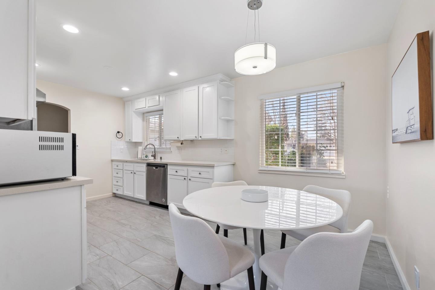 Detail Gallery Image 6 of 47 For 1376 Klamath Dr, San Jose,  CA 95130 - 4 Beds | 2 Baths