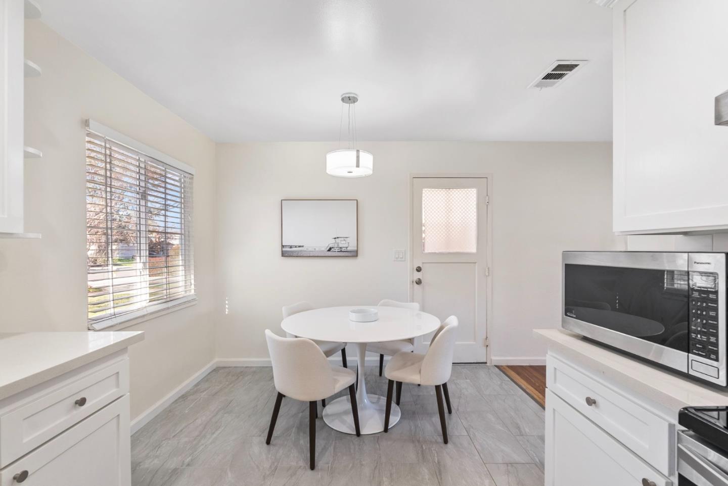 Detail Gallery Image 7 of 47 For 1376 Klamath Dr, San Jose,  CA 95130 - 4 Beds | 2 Baths