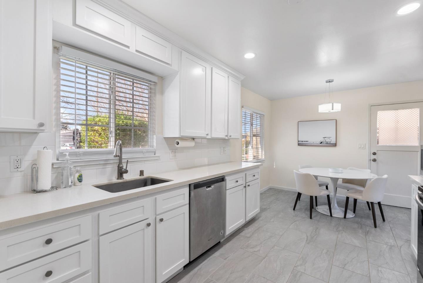 Detail Gallery Image 9 of 47 For 1376 Klamath Dr, San Jose,  CA 95130 - 4 Beds | 2 Baths