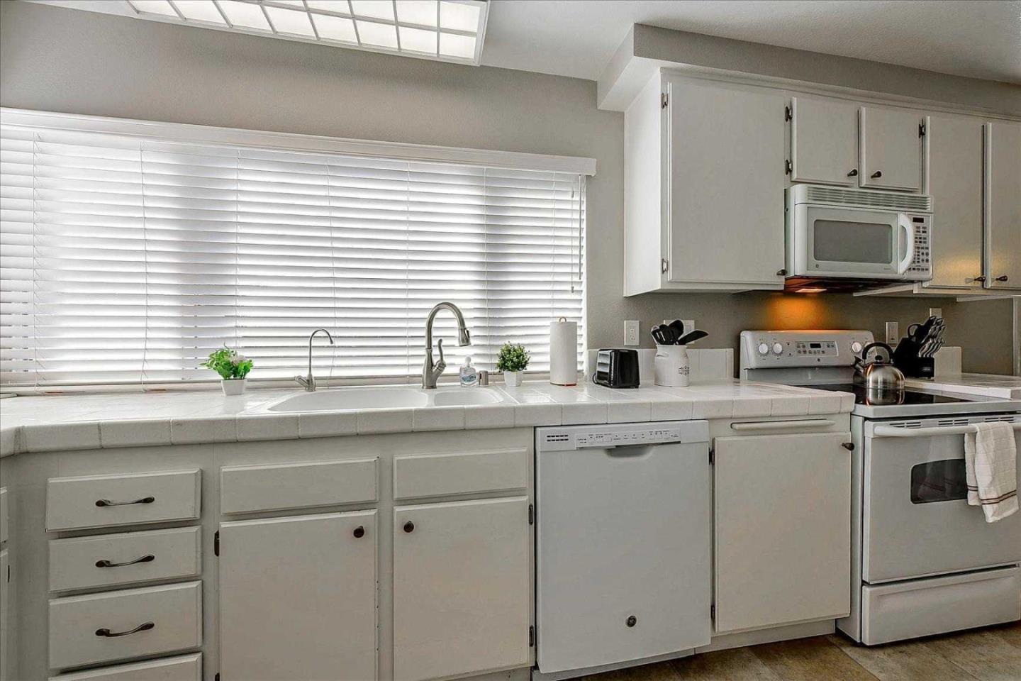 Detail Gallery Image 10 of 43 For 6429 Mcabee Rd, San Jose,  CA 95120 - 4 Beds | 2/1 Baths