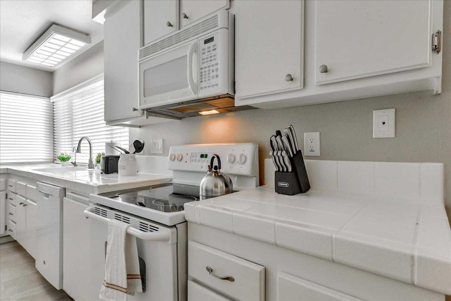 Detail Gallery Image 11 of 43 For 6429 Mcabee Rd, San Jose,  CA 95120 - 4 Beds | 2/1 Baths