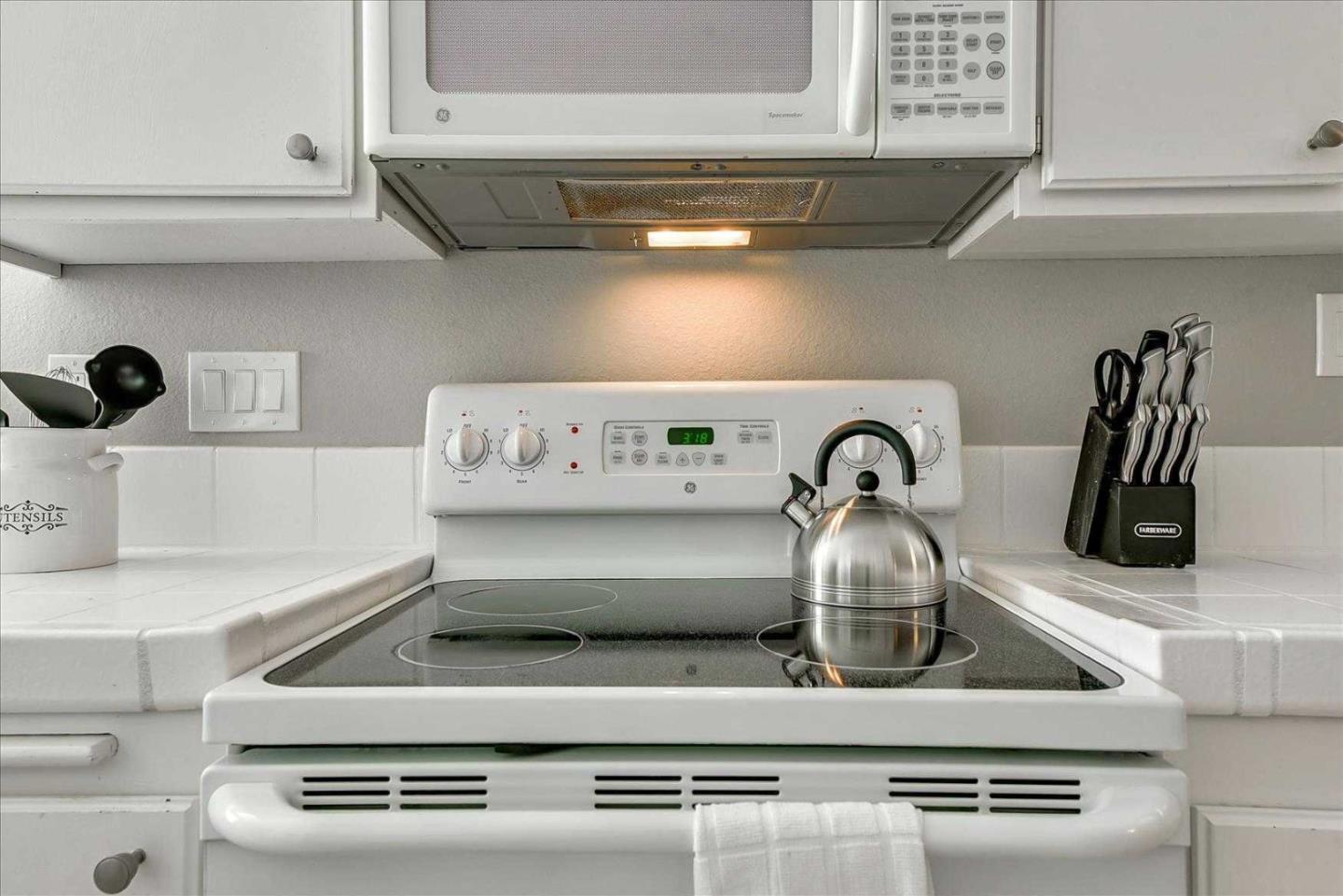 Detail Gallery Image 12 of 43 For 6429 Mcabee Rd, San Jose,  CA 95120 - 4 Beds | 2/1 Baths