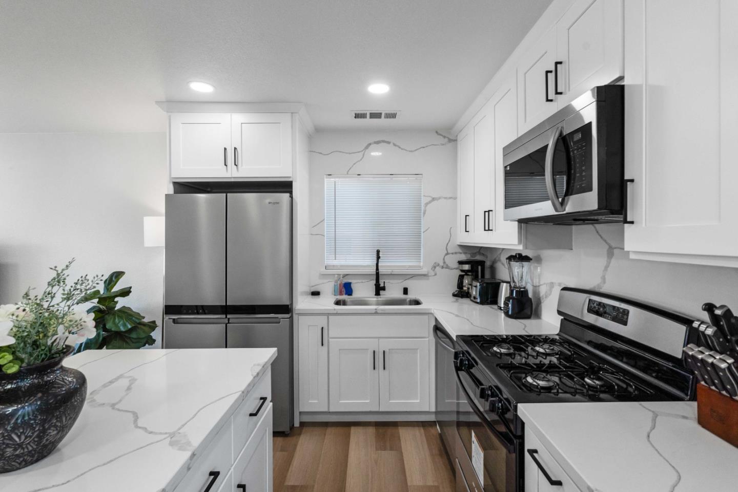 Detail Gallery Image 10 of 32 For 1452 Lochner Dr, San Jose,  CA 95127 - 3 Beds | 1/1 Baths