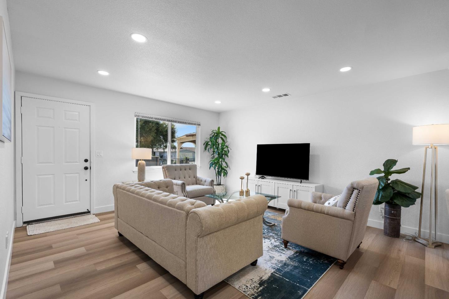 Detail Gallery Image 4 of 32 For 1452 Lochner Dr, San Jose,  CA 95127 - 3 Beds | 1/1 Baths