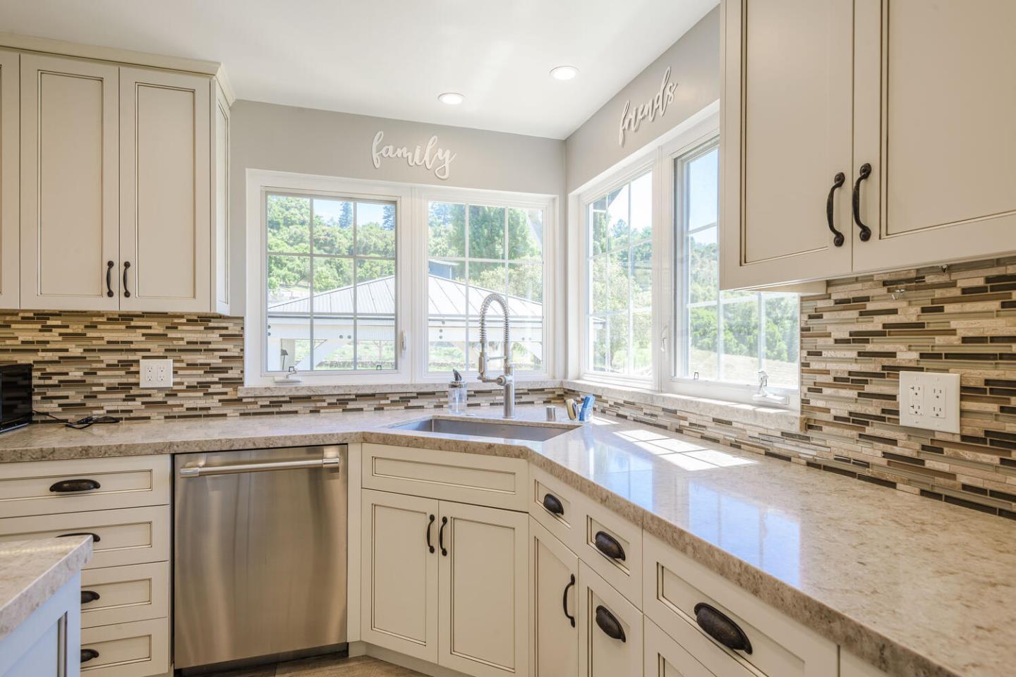 Detail Gallery Image 12 of 51 For 60 Fernwood Dr, La Honda,  CA 94020 - 4 Beds | 3 Baths