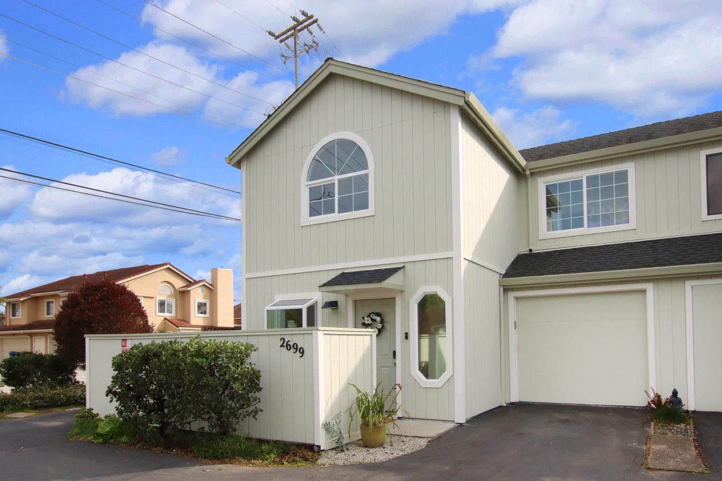 Detail Gallery Image 2 of 27 For 2699 Christine Oaks, Santa Cruz,  CA 95062 - 3 Beds | 1/1 Baths