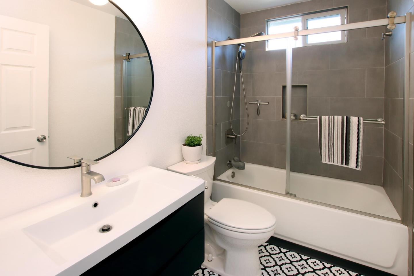 Detail Gallery Image 21 of 27 For 2699 Christine Oaks, Santa Cruz,  CA 95062 - 3 Beds | 1/1 Baths