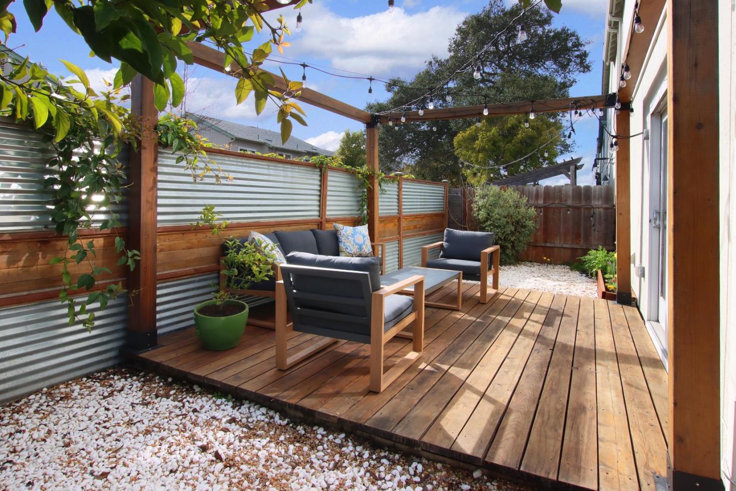 Detail Gallery Image 22 of 27 For 2699 Christine Oaks, Santa Cruz,  CA 95062 - 3 Beds | 1/1 Baths