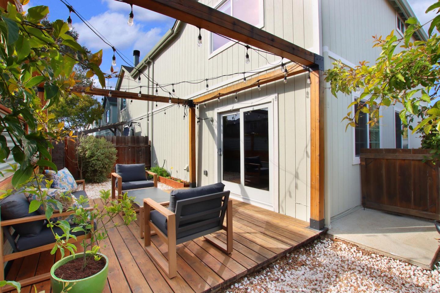 Detail Gallery Image 23 of 27 For 2699 Christine Oaks, Santa Cruz,  CA 95062 - 3 Beds | 1/1 Baths