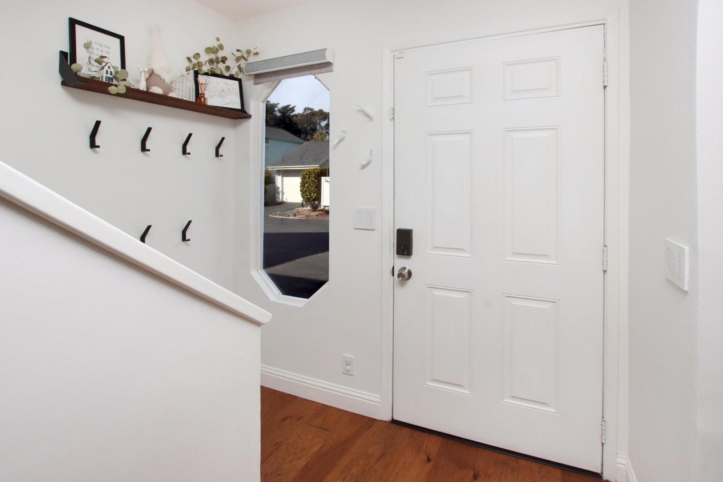 Detail Gallery Image 4 of 27 For 2699 Christine Oaks, Santa Cruz,  CA 95062 - 3 Beds | 1/1 Baths