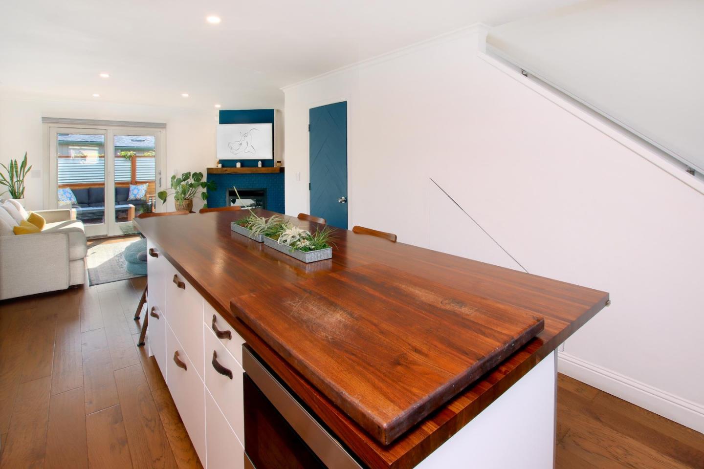 Detail Gallery Image 5 of 27 For 2699 Christine Oaks, Santa Cruz,  CA 95062 - 3 Beds | 1/1 Baths