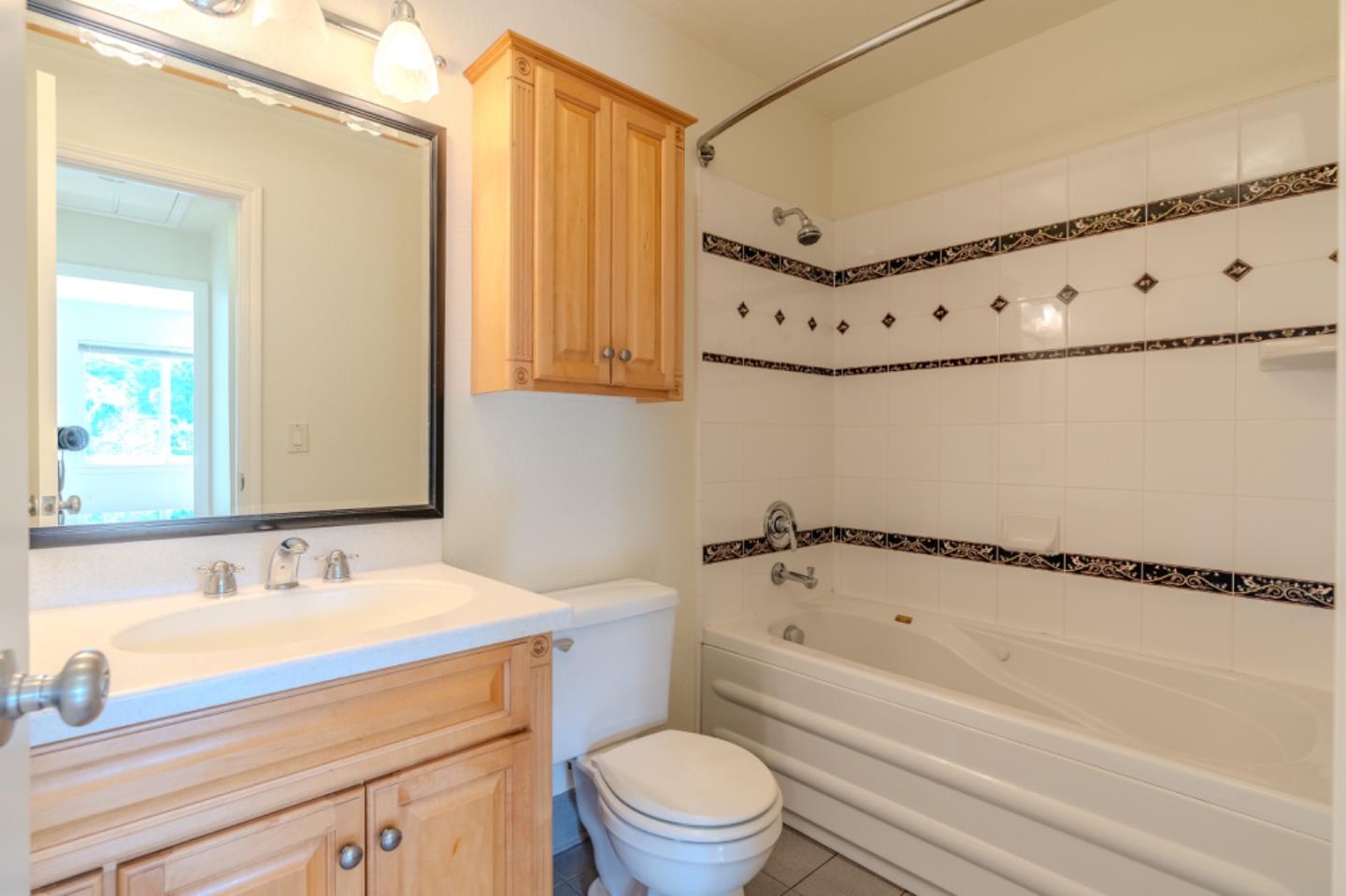 Detail Gallery Image 10 of 21 For 22 Tioga Way, Pacifica,  CA 94044 - 3 Beds | 3 Baths