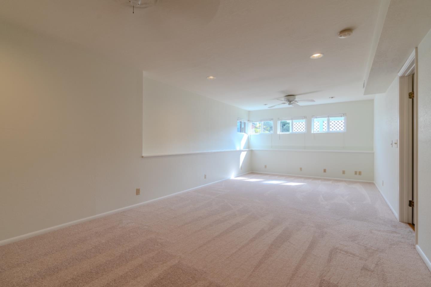 Detail Gallery Image 13 of 21 For 22 Tioga Way, Pacifica,  CA 94044 - 3 Beds | 3 Baths