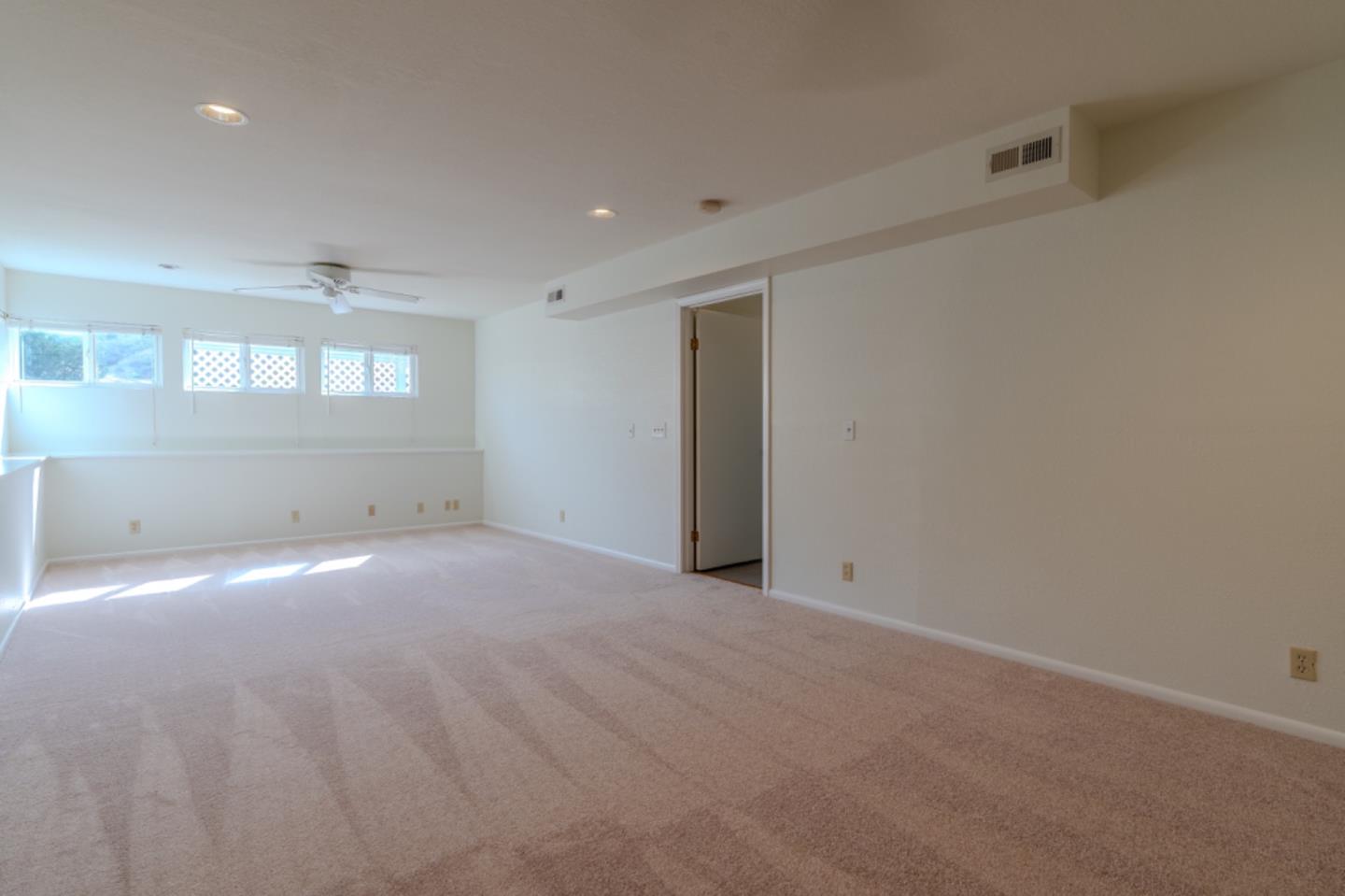 Detail Gallery Image 14 of 21 For 22 Tioga Way, Pacifica,  CA 94044 - 3 Beds | 3 Baths