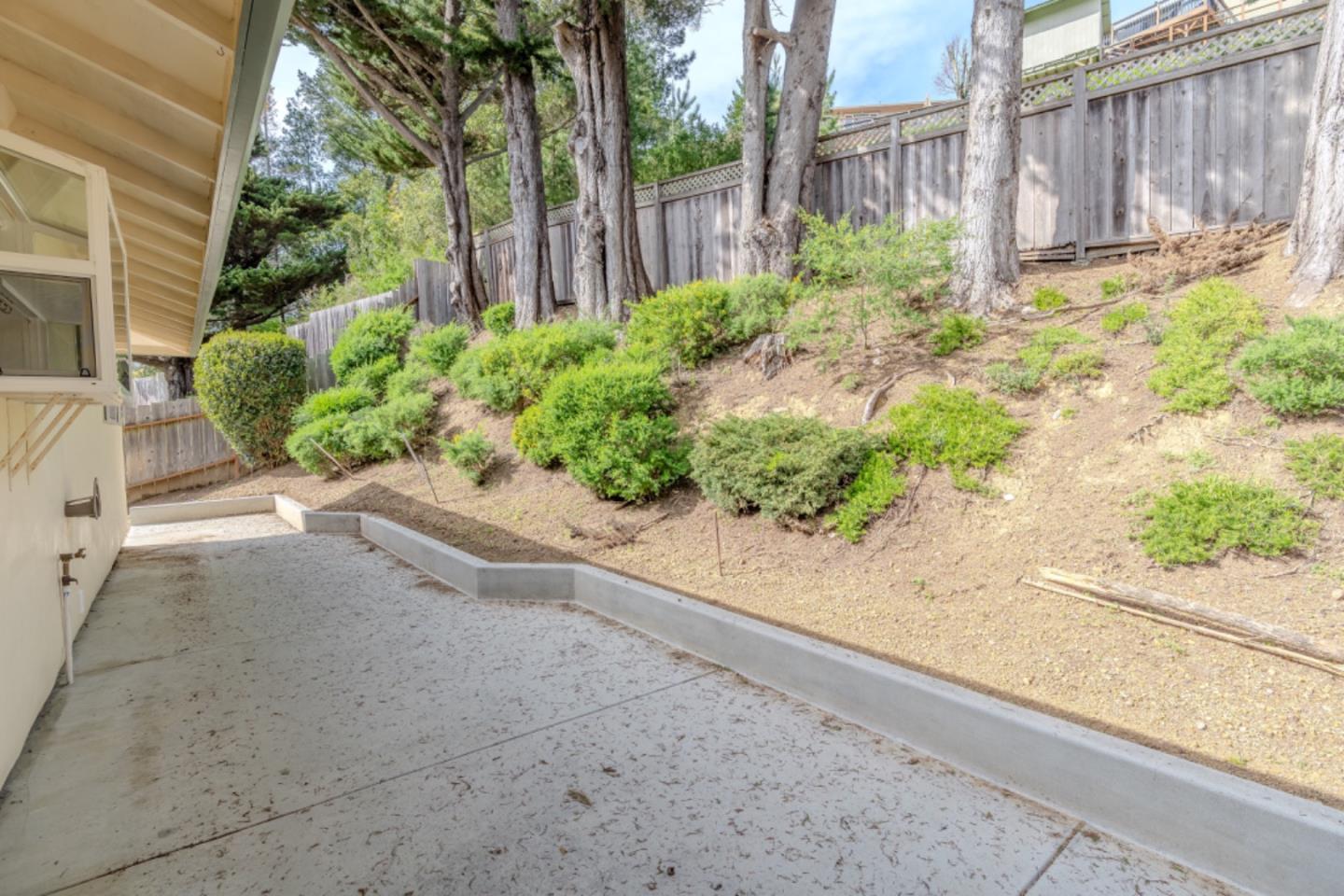 Detail Gallery Image 18 of 21 For 22 Tioga Way, Pacifica,  CA 94044 - 3 Beds | 3 Baths