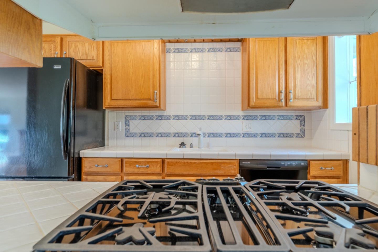 Detail Gallery Image 7 of 21 For 22 Tioga Way, Pacifica,  CA 94044 - 3 Beds | 3 Baths