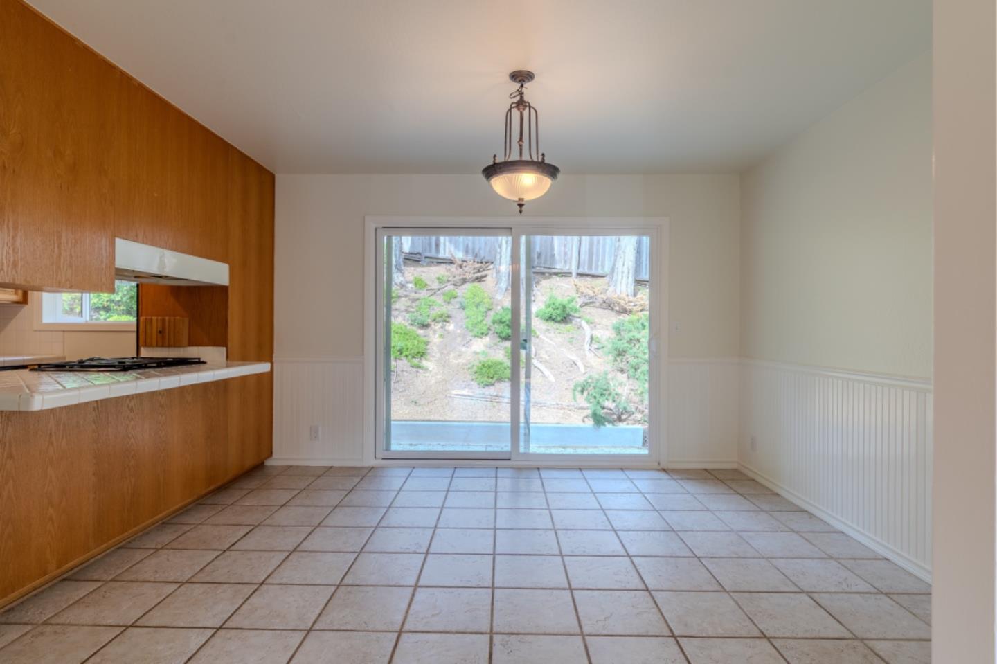 Detail Gallery Image 8 of 21 For 22 Tioga Way, Pacifica,  CA 94044 - 3 Beds | 3 Baths