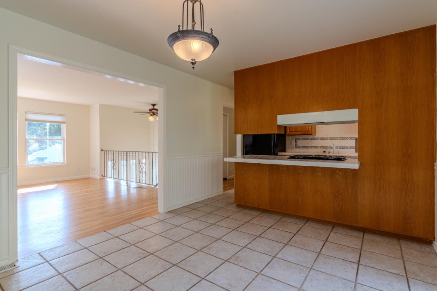 Detail Gallery Image 9 of 21 For 22 Tioga Way, Pacifica,  CA 94044 - 3 Beds | 3 Baths