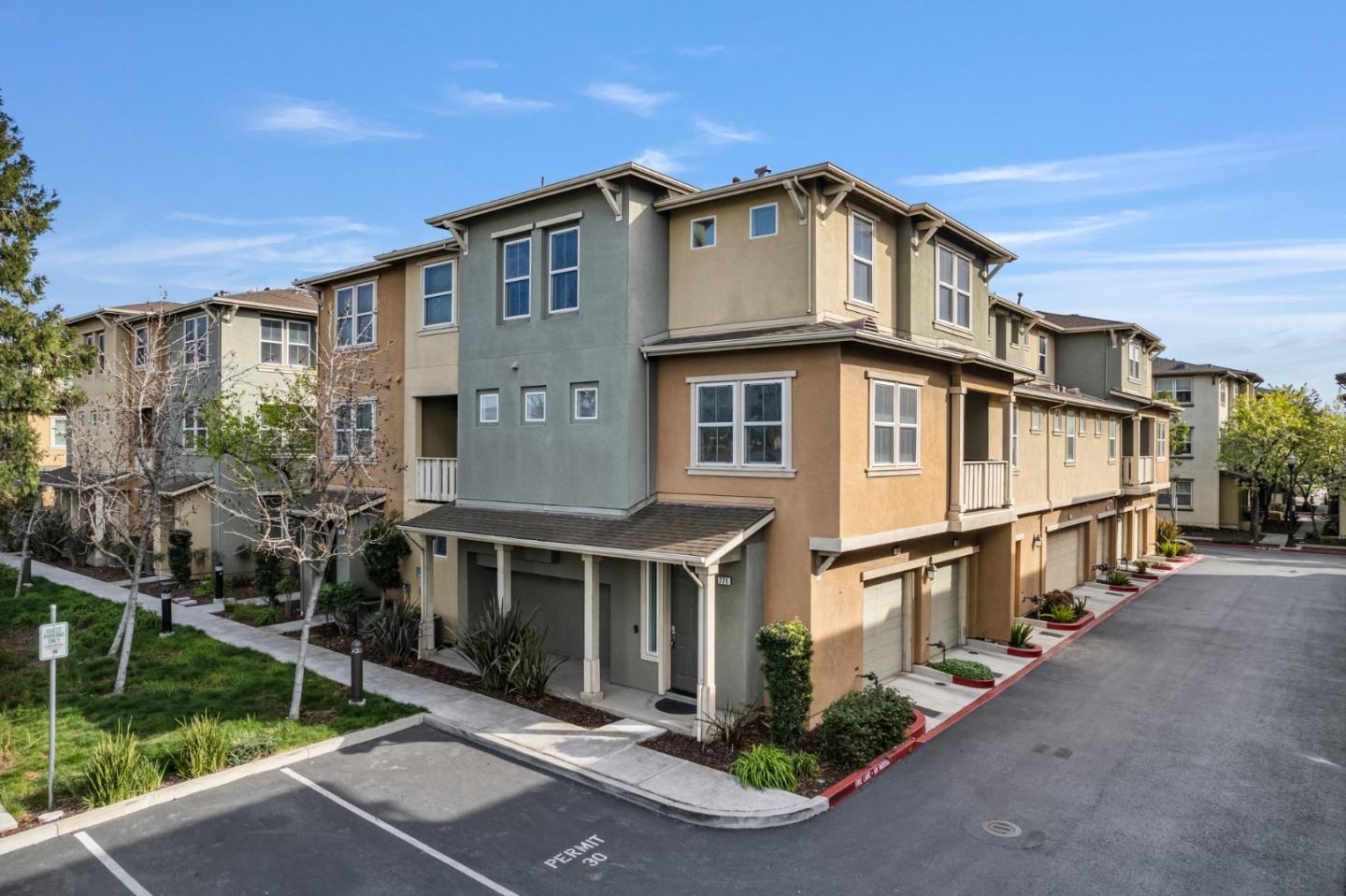 Detail Gallery Image 2 of 46 For 767 Modern Ice Dr, San Jose,  CA 95112 - 3 Beds | 3/1 Baths
