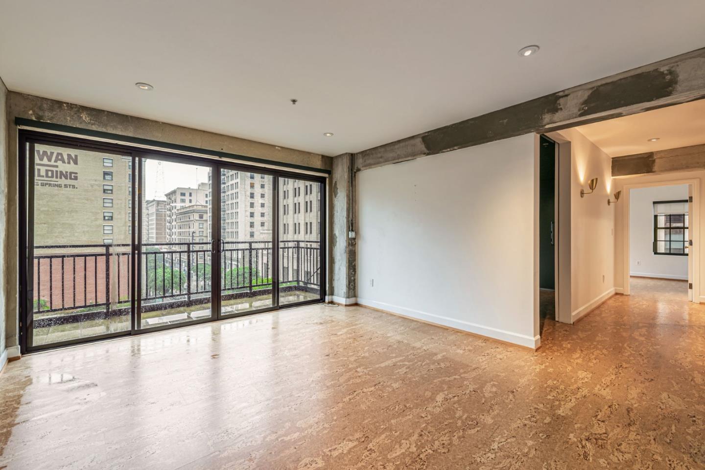 Detail Gallery Image 1 of 18 For 416 S Spring St #606,  Los Angeles,  CA 90013 - 2 Beds | 2 Baths