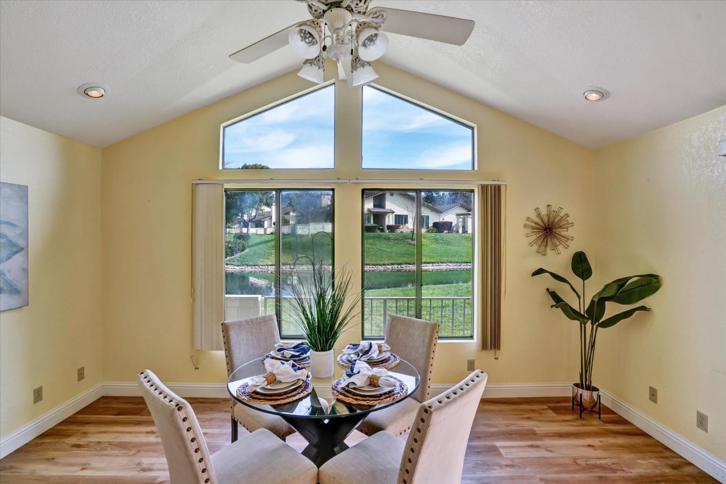Detail Gallery Image 10 of 44 For 3123 Lake Trasimeno Dr, San Jose,  CA 95135 - 2 Beds | 2 Baths