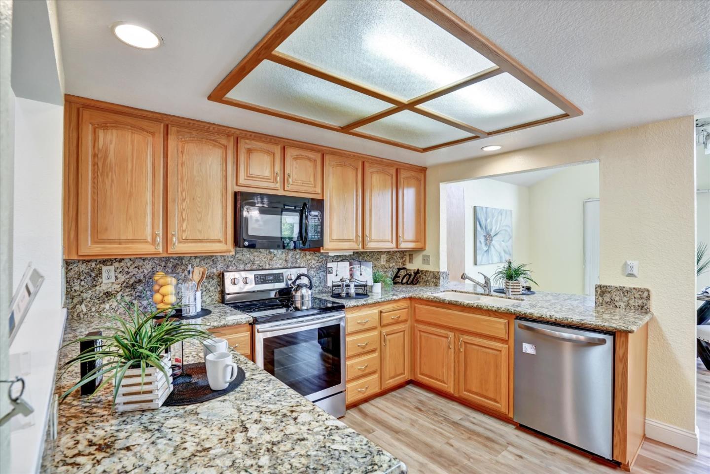 Detail Gallery Image 8 of 44 For 3123 Lake Trasimeno Dr, San Jose,  CA 95135 - 2 Beds | 2 Baths