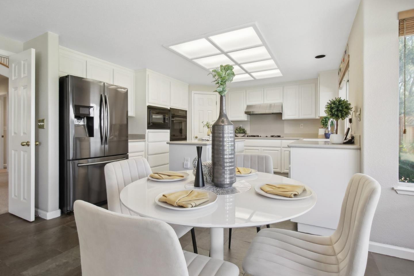Detail Gallery Image 13 of 59 For 5183 Apennines Cir, San Jose,  CA 95138 - 5 Beds | 3 Baths