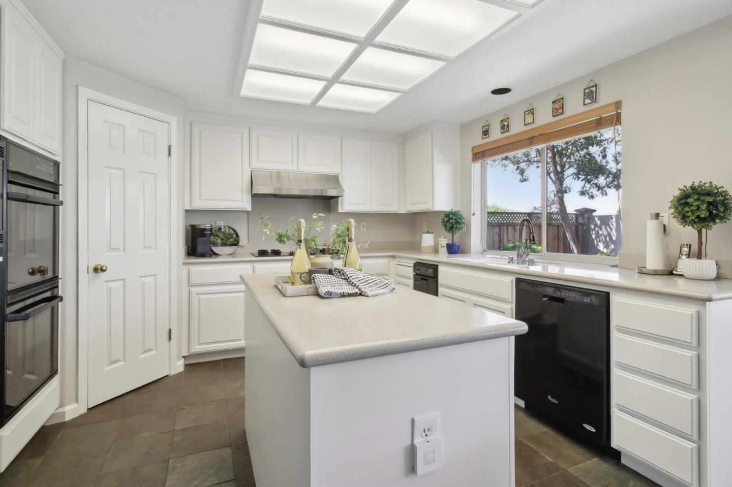 Detail Gallery Image 14 of 59 For 5183 Apennines Cir, San Jose,  CA 95138 - 5 Beds | 3 Baths