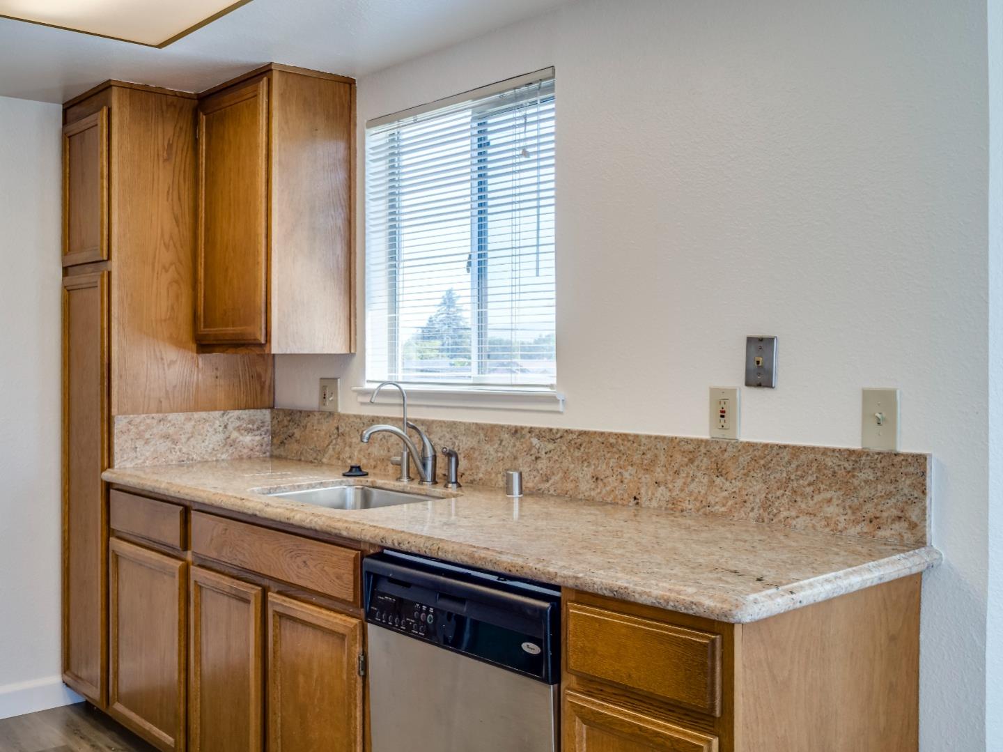 Detail Gallery Image 5 of 42 For 3460 Wine Cask Way, San Jose,  CA 95124 - 2 Beds | 2 Baths