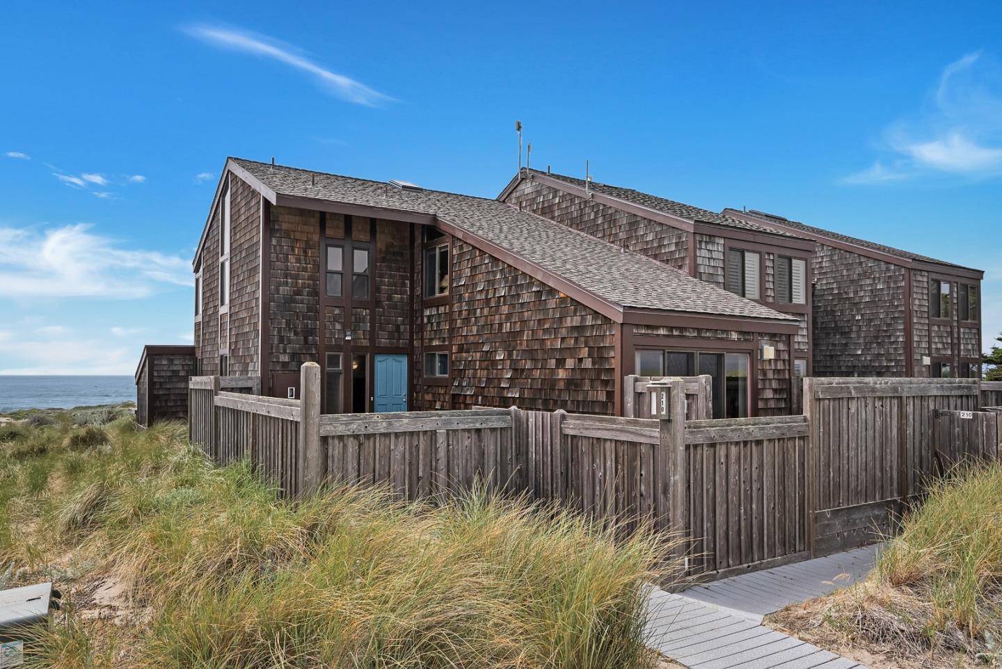 Detail Gallery Image 1 of 31 For 210 Monterey Dunes Way, Moss Landing,  CA 95039 - 3 Beds | 2/1 Baths