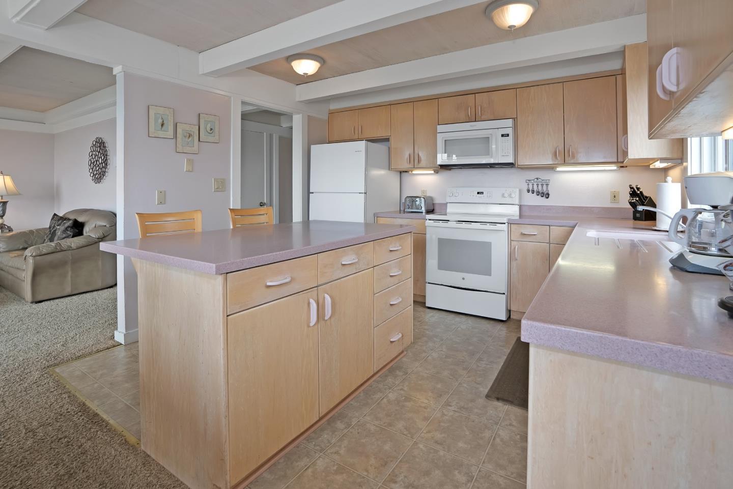 Detail Gallery Image 17 of 31 For 210 Monterey Dunes Way, Moss Landing,  CA 95039 - 3 Beds | 2/1 Baths