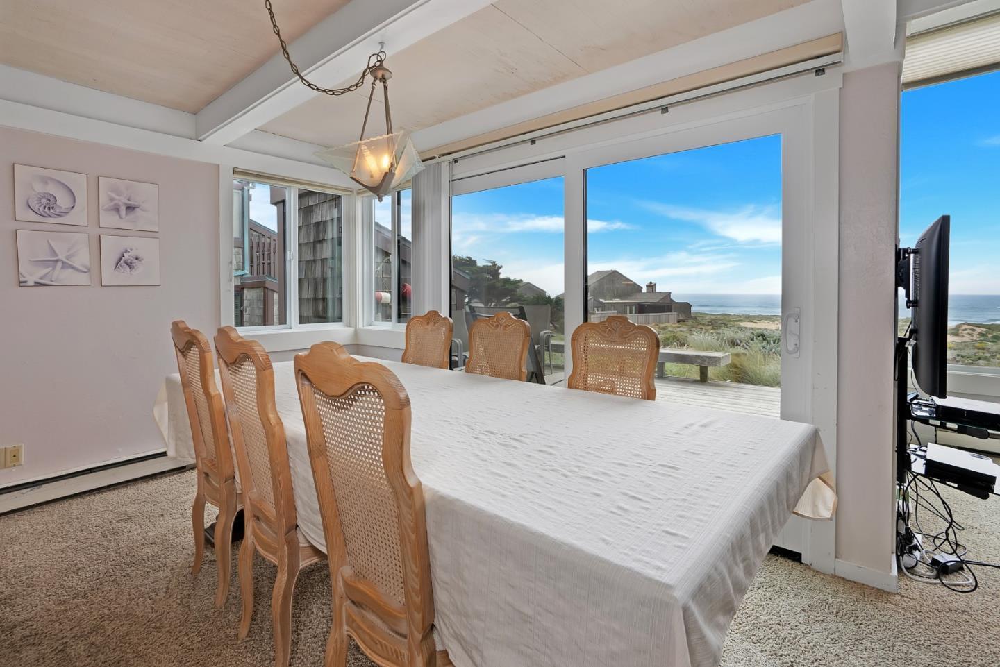 Detail Gallery Image 19 of 31 For 210 Monterey Dunes Way, Moss Landing,  CA 95039 - 3 Beds | 2/1 Baths