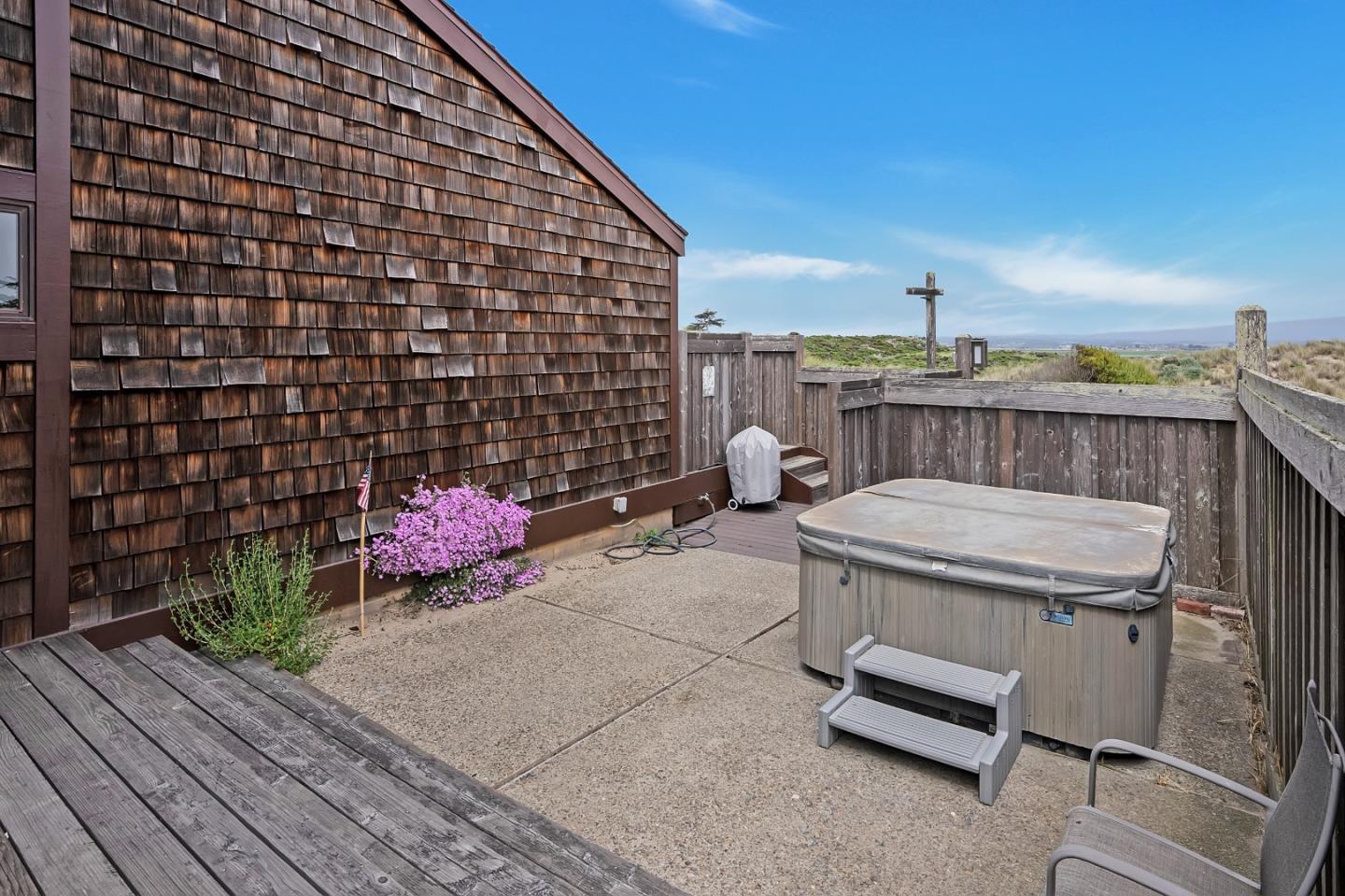 Detail Gallery Image 5 of 31 For 210 Monterey Dunes Way, Moss Landing,  CA 95039 - 3 Beds | 2/1 Baths