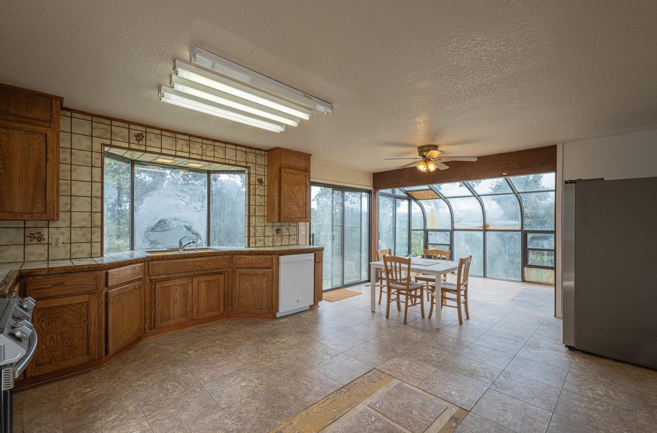 Detail Gallery Image 12 of 36 For 9066 Coker Rd, Salinas,  CA 93907 - 3 Beds | 2/1 Baths
