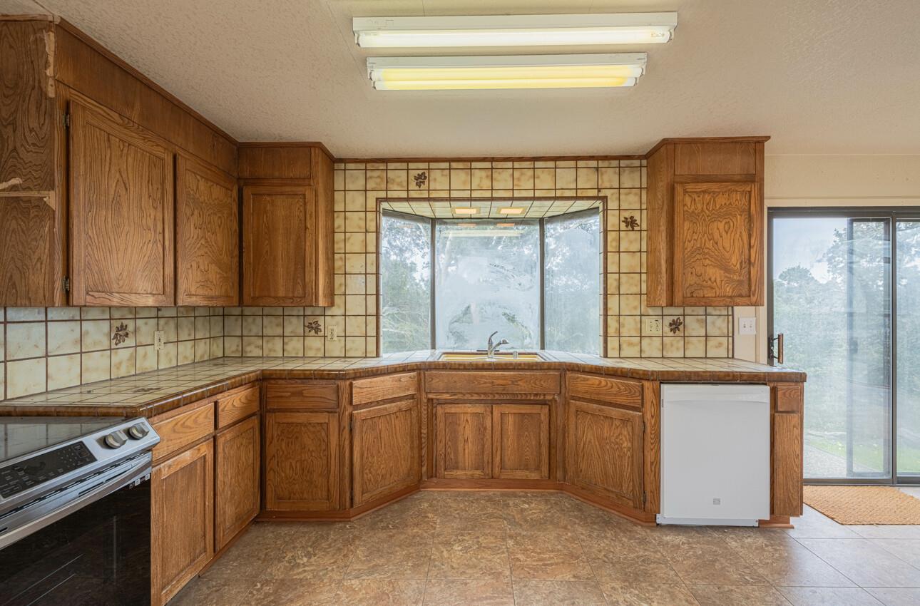 Detail Gallery Image 13 of 36 For 9066 Coker Rd, Salinas,  CA 93907 - 3 Beds | 2/1 Baths